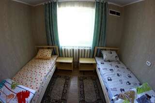 Гостевой дом Кедровый Дом Кочиевских Горно-Алтайск Бюджетный двухместный номер с 2 отдельными кроватями-3